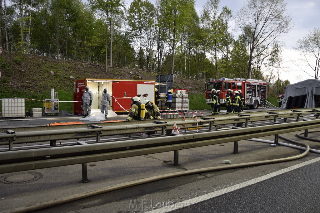 VU Gefahrgut LKW umgestuerzt A 4 Rich Koeln Hoehe AS Gummersbach P229.JPG - Miklos Laubert